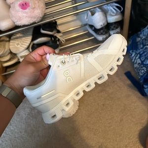 BRAND NEW ONCLOUD RUNNING SHOES!
